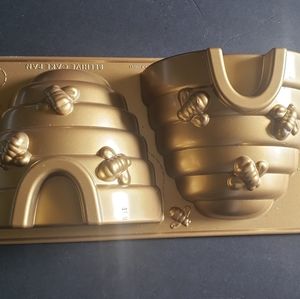 Nordic ware beehive cake pan, gold